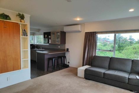 Photo of property in 2/2 Barker Rise, Northcross, Auckland, 0632