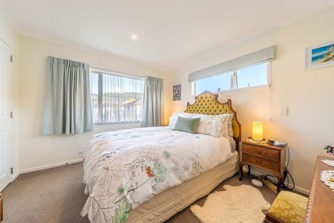 Photo of property in 2 Woodland Mews, Wainuiomata, Lower Hutt, 5014