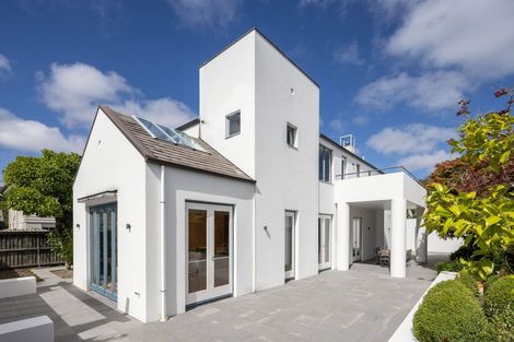 Photo of property in 2 Garden Road, Merivale, Christchurch, 8014