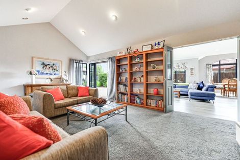 Photo of property in 4 Harrogate Place, Grandview Heights, Hamilton, 3200