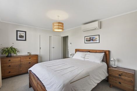 Photo of property in 25 Waiwera Place, Merrilands, New Plymouth, 4312