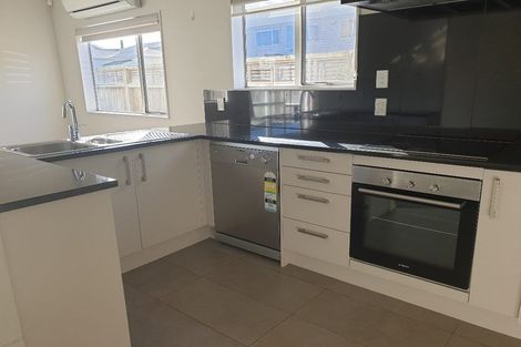 Photo of property in 18/45a Swanson Road, Henderson, Auckland, 0610