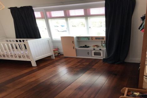 Photo of property in 28 Nikau Street, New Lynn, Auckland, 0600