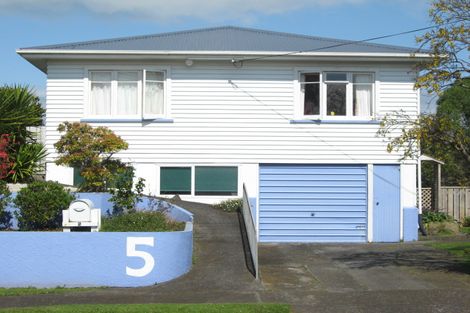 Photo of property in 5 York Crescent, Westown, New Plymouth, 4310