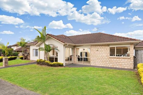 Photo of property in 19 Walter Haddrell Crescent, Flat Bush, Auckland, 2016