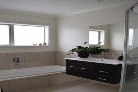 Photo of property in 52 Anselmi Ridge Road, Pukekohe, 2120