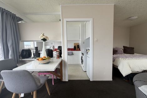 Photo of property in Churchill Flats, 213 The Terrace, Wellington Central, Wellington, 6011