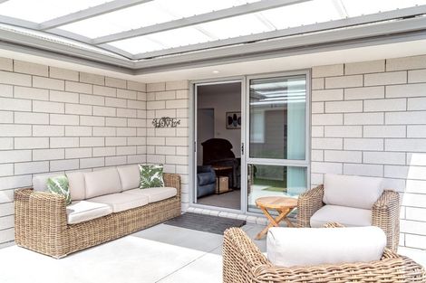 Photo of property in 4 Lance Way, Papamoa, 3118