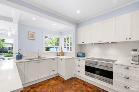 Photo of property in 17 Saint Albans Grove, Woburn, Lower Hutt, 5010