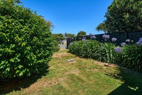 Photo of property in 8 Ross Grove, Paraparaumu, 5032