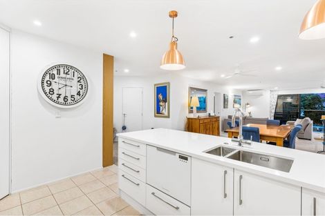 Photo of property in 2c/173 Hurstmere Road, Takapuna, Auckland, 0622