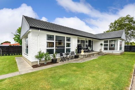 Photo of property in 1 Brookby Crescent, Avonhead, Christchurch, 8042