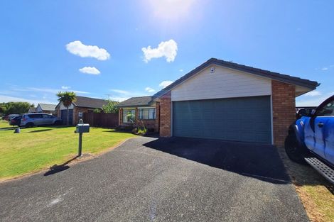 Photo of property in 33 Sandwick Drive, Weymouth, Auckland, 2103