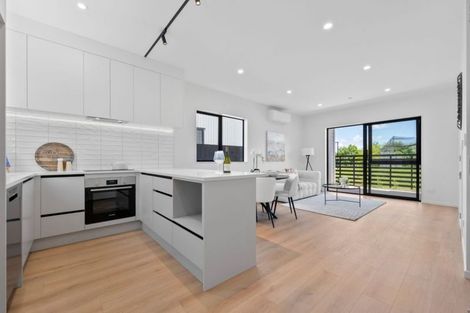 Photo of property in 4/18 Albert Road, Kelston, Auckland, 0602