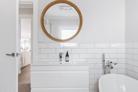 Photo of property in 12 Mcdonnell Street, Omokoroa, 3114