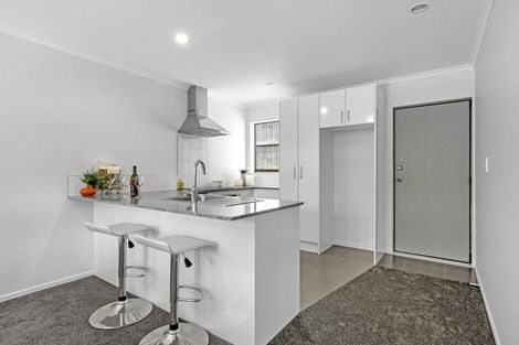 Photo of property in 59a Sungrove Rise, Sunnyvale, Auckland, 0612