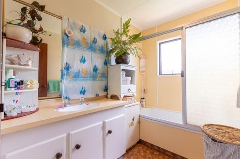 Photo of property in 20 Ross Street, Woodville, 4920