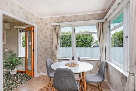 Photo of property in 10 Neeve Road, Taradale, Napier, 4112