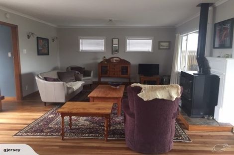 Photo of property in 10 Helga Crescent, Te Atatu Peninsula, Auckland, 0610