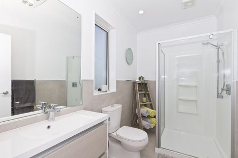 Photo of property in 3 Couldrey Crescent, Red Beach, 0932