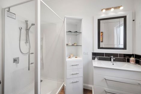 Photo of property in 6 Avondale Road, Taradale, Napier, 4112