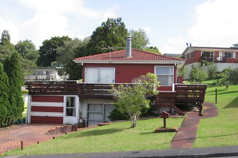 Photo of property in 11 Kemp Road, Massey, Auckland, 0614