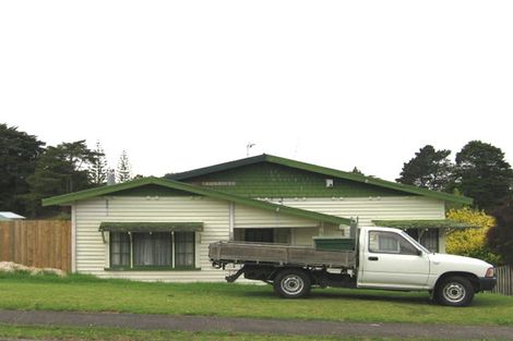 Photo of property in 31 Cyril Crescent, West Harbour, Auckland, 0618