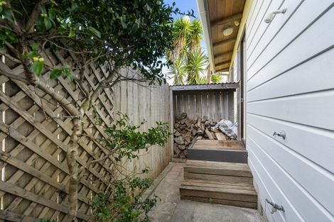 Photo of property in 202 Beverley Terrace, Whangamata, 3620