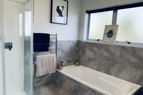 Photo of property in 43 Russleigh Drive, Dinsdale, Hamilton, 3204