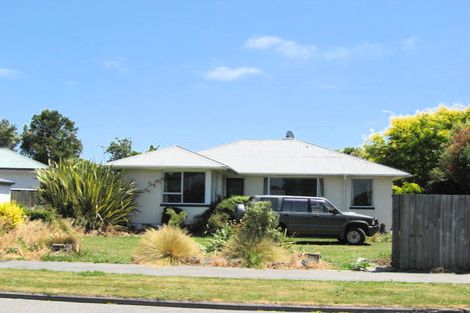 Photo of property in 2/5a Pinehurst Crescent, Russley, Christchurch, 8042