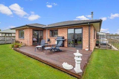 Photo of property in 28 Abby Road, Fitzherbert, Palmerston North, 4410