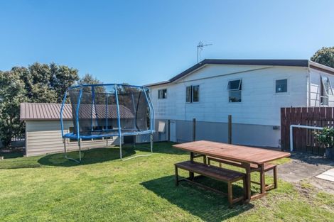 Photo of property in 3 Freyberg Crescent, Waikanae Beach, Waikanae, 5036