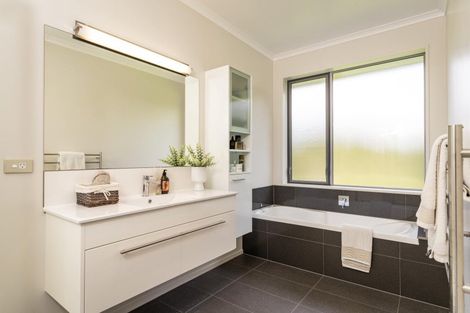 Photo of property in 93 West Ridge Road, Maunu, Whangarei, 0110