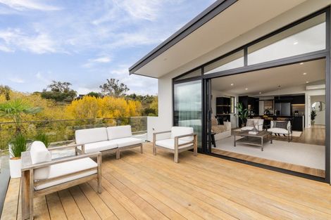 Photo of property in 87 Oak Road, Poraiti, Napier, 4112