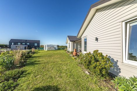 Photo of property in 12 Longbeach Drive, Castlecliff, Whanganui, 4501