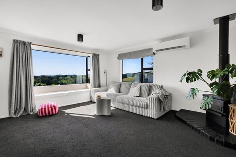 Photo of property in 805 Richmond Road, Lepperton, New Plymouth, 4373