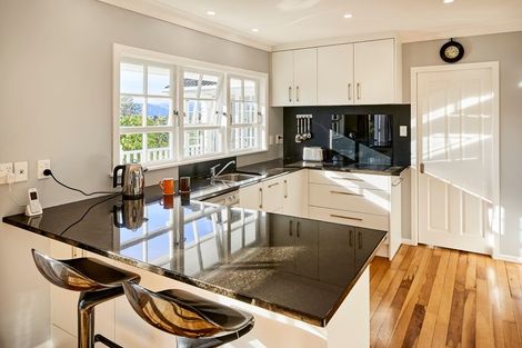 Photo of property in 1 Ecclesfield Grove, Silverstream, Upper Hutt, 5019