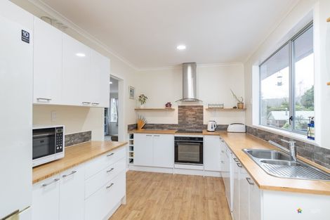 Photo of property in 31 Wyndham Road, Pinehaven, Upper Hutt, 5019