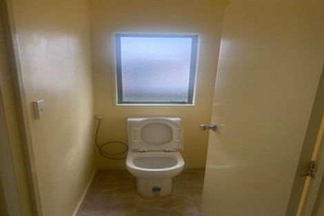 Photo of property in 4/8 Eulogy Place, Randwick Park, Auckland, 2105