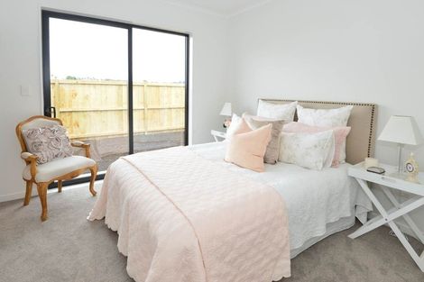 Photo of property in 12 Gilbransen Road, Kumeu, 0810