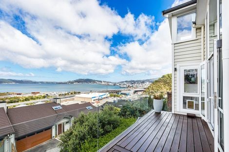 Photo of property in 5 Curnow Way, Kaiwharawhara, Wellington, 6035