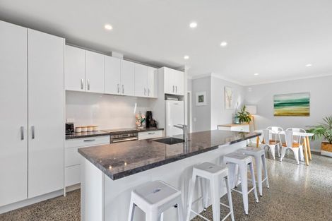 Photo of property in 16 Raiha Street, Papamoa Beach, Papamoa, 3118