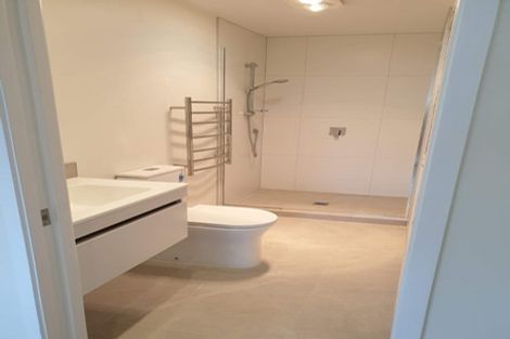 Photo of property in 2/1 Tallington Crescent, Torbay, Auckland, 0630