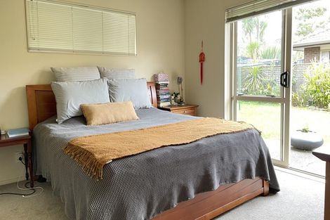 Photo of property in 6a Clearwater Cove, West Harbour, Auckland, 0618