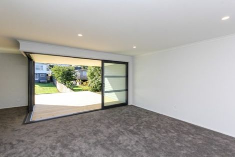 Photo of property in 5 Mackillop Way, Brooklands, New Plymouth, 4310