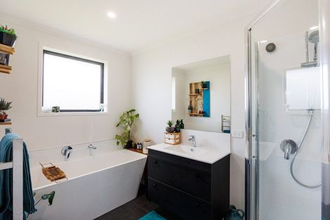 Photo of property in 27 Oldfield Lane, Marton, 4710