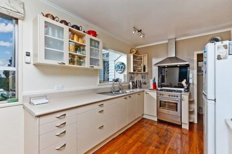 Photo of property in 65 Pupuke Road, Birkenhead, Auckland, 0627