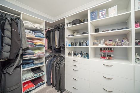 Photo of property in 2 Tutakarae Road, Kelvin Grove, Palmerston North, 4470