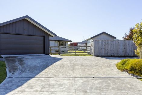 Photo of property in 3 Karaka Place, Kinloch, Taupo, 3377