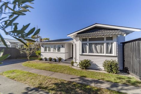 Photo of property in 15 Taradale Road, Marewa, Napier, 4110